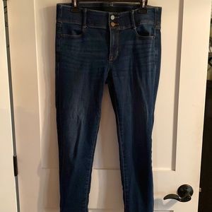 Like new!  APT 9 Ankle jeans with tummy control waistband!  Super Comfortable!!!